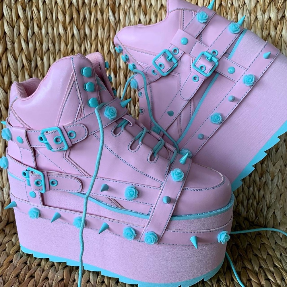 New YRU Pink Qozmo Bondage Roses Platform Sneakers